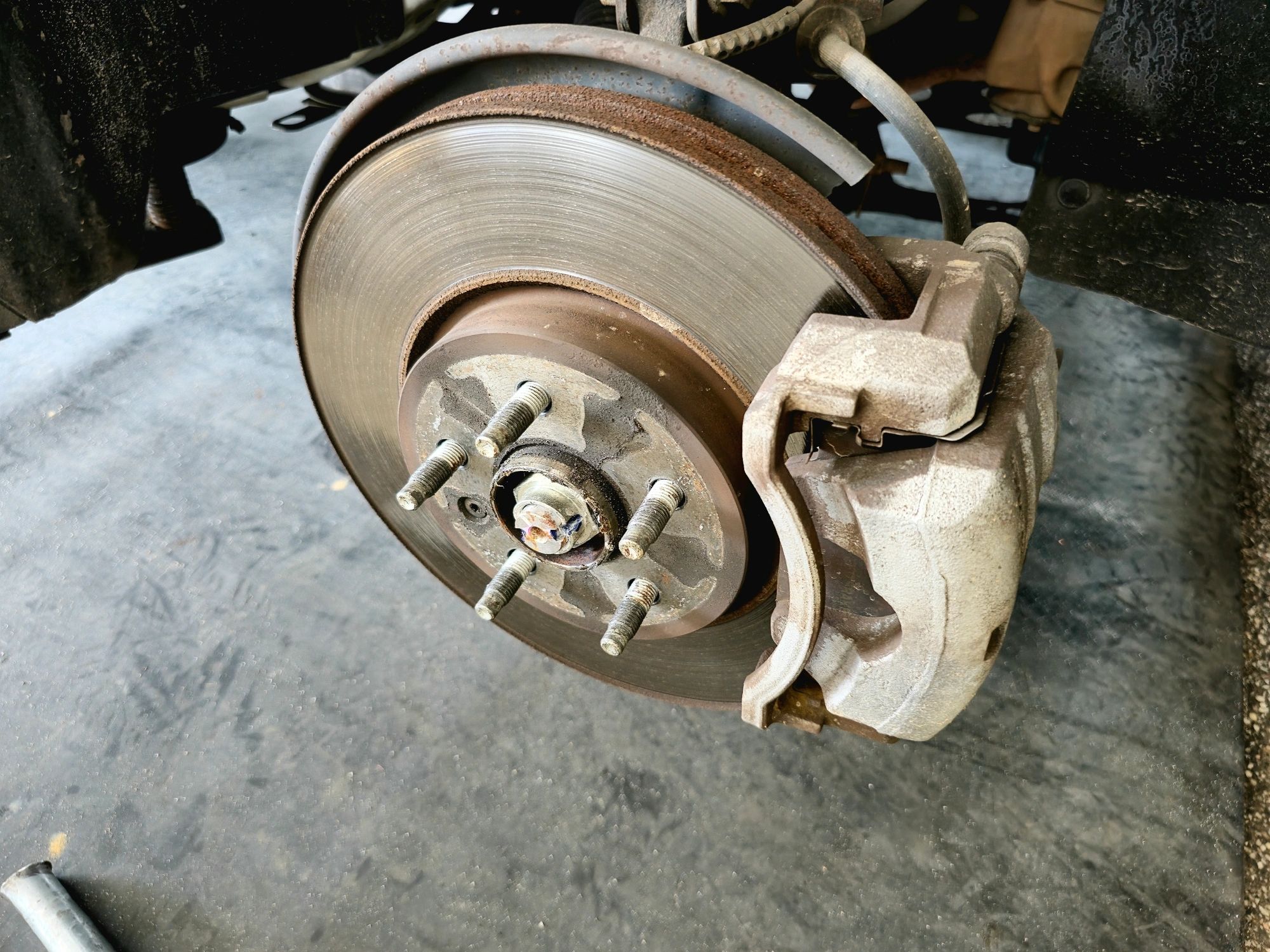 Brake disc and brake components in a workshop