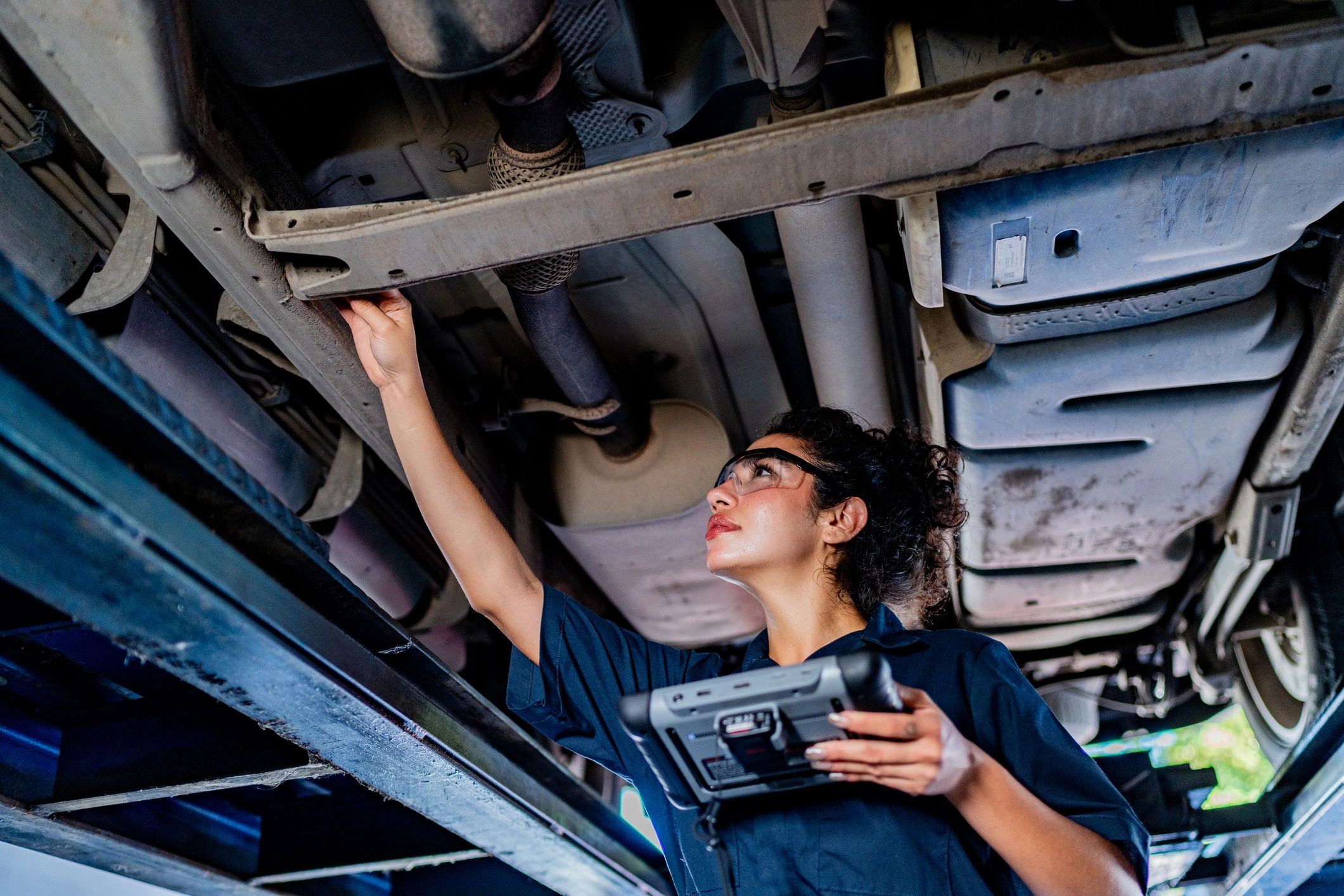 Mechanic performing inspection in an auto repair shop